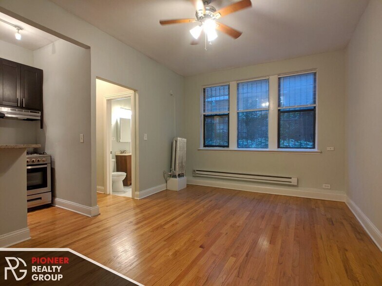 Building Photo - 4616 N Paulina St