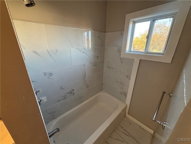 Building Photo - 1070 S Geddes St