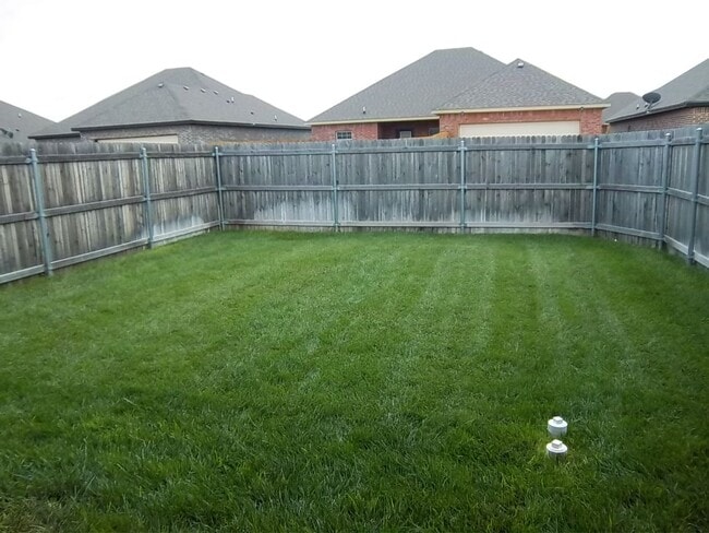 Building Photo - VERY NICE! 2/2/2