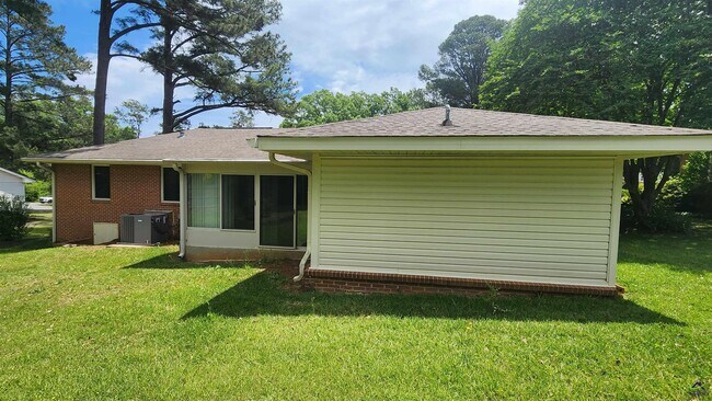 Building Photo - 203 Springdale Dr