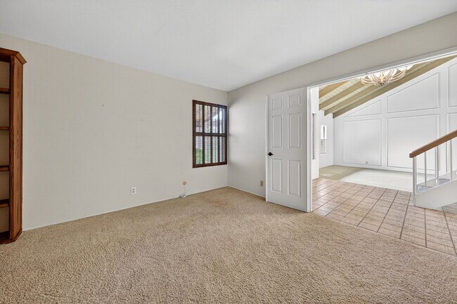 Building Photo - 5BR; 3BA Pool Home with Stunning Views in ...