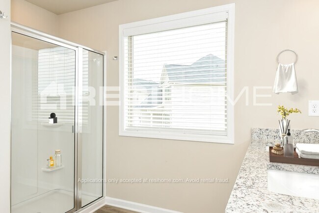 Building Photo - 72 Rockaway Dr S