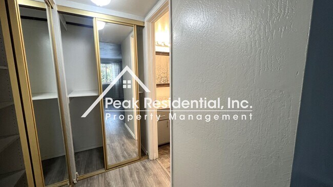 Building Photo - Updated Timberlake 1bd/1ba Condo - Near Sa...