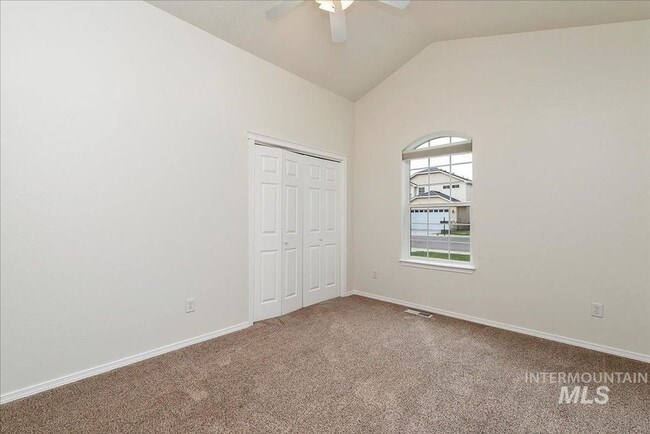 Building Photo - Stunning Home Near Warm Springs! FLEXIBLE ...