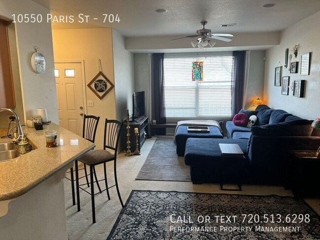 Building Photo - Spacious Two Bedroom Townhome