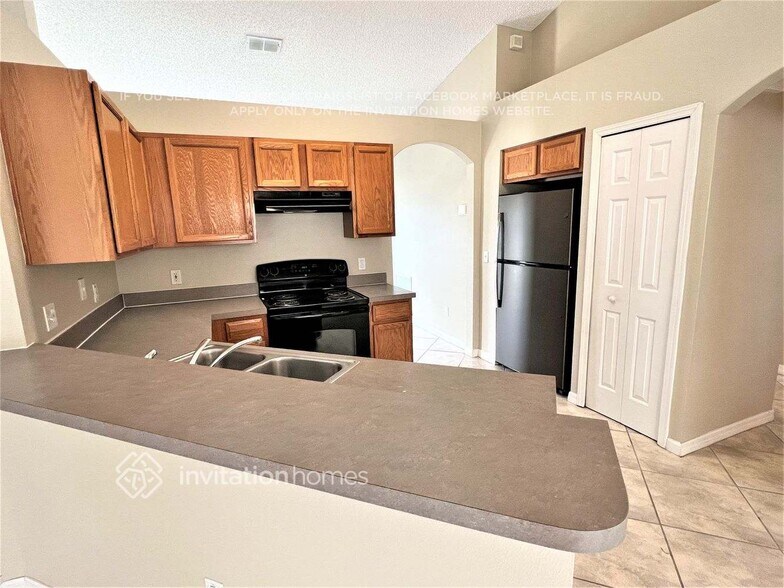 Building Photo - 1300 Navarre Dr