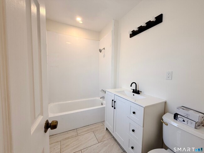 Building Photo - 70 Lindley St