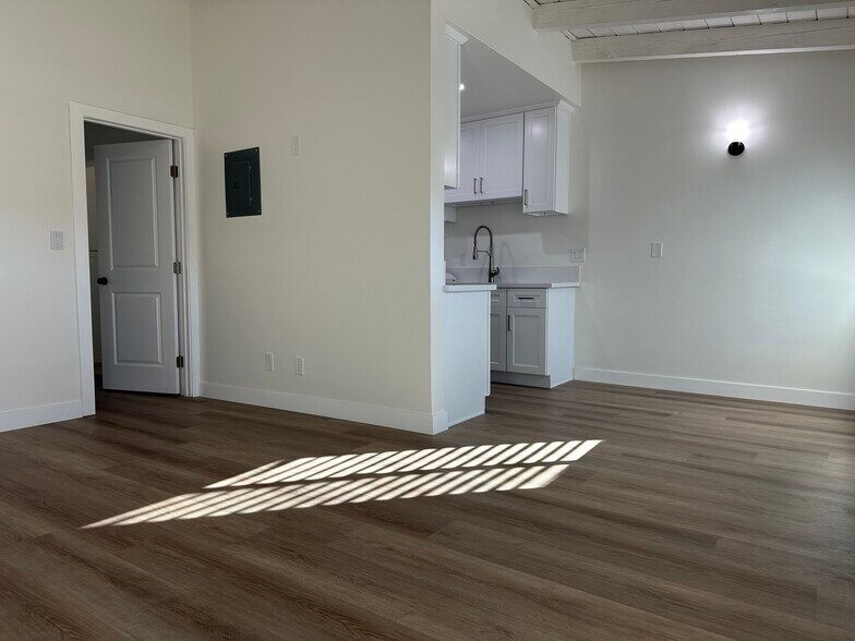 Living room, kitchen and dining area - 24273 Arch St