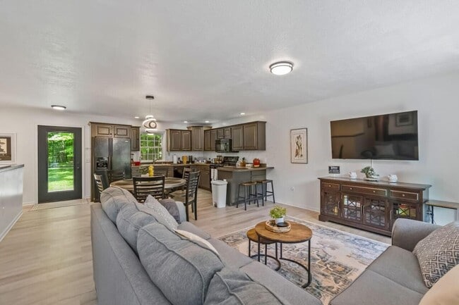 Building Photo - 444 Grand Ridge Dr