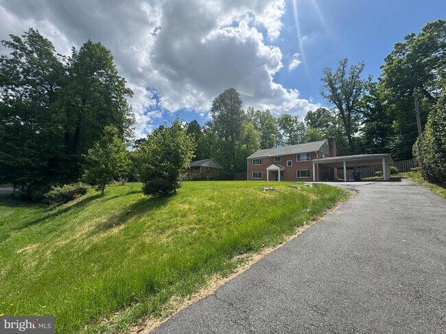 Building Photo - 7815 Rebel Dr