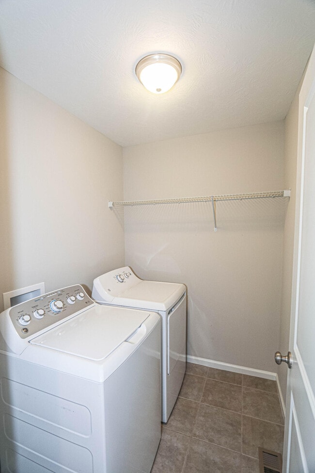 Building Photo - 987 Glenhaven Dr