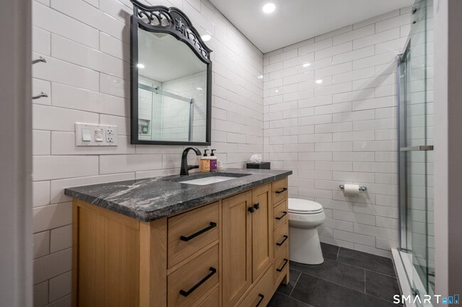 Building Photo - 99 Bay View Ave