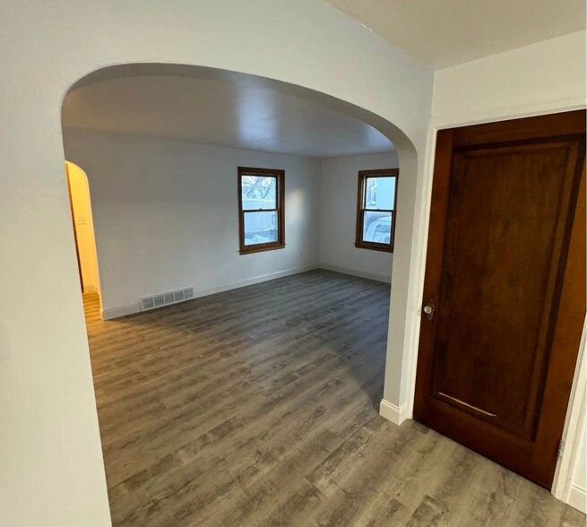 Building Photo - 1006 N 1st Ave