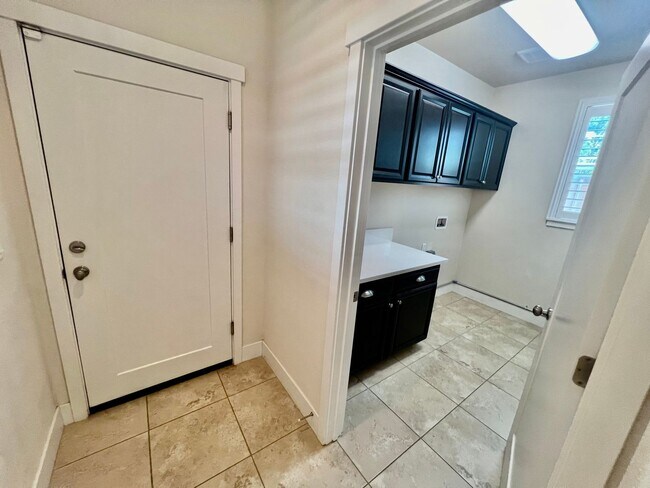 Building Photo - Application Pending! Lovely 4 bedroom 2.5 ...
