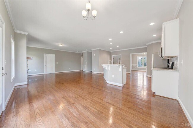 Building Photo - 1021 Lochwood Hl Dr