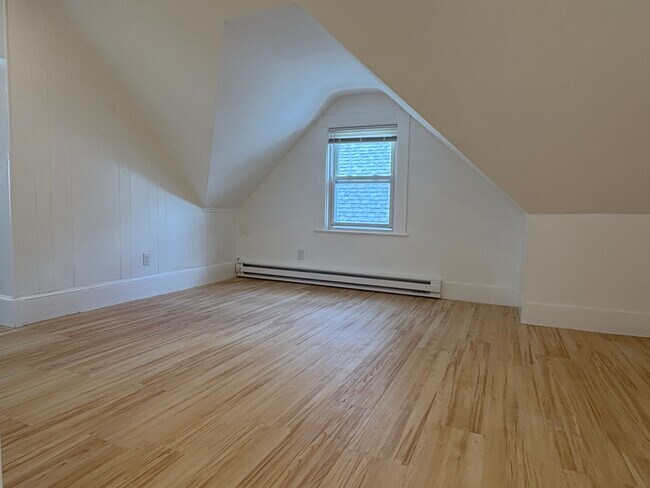 Building Photo - 9 Knapp St