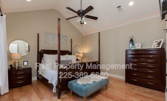 Building Photo - 9462 Country Lake Dr