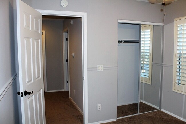 Building Photo - Beautiful 2-Story-3 Bed/2.5 Bath Home