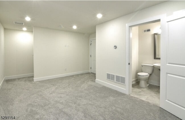 Building Photo - 702 Parkview Ln