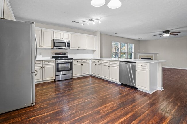 Building Photo - 131 Crestwood Ln