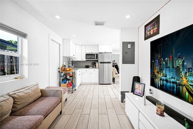 Building Photo - 6501 SW 4th St