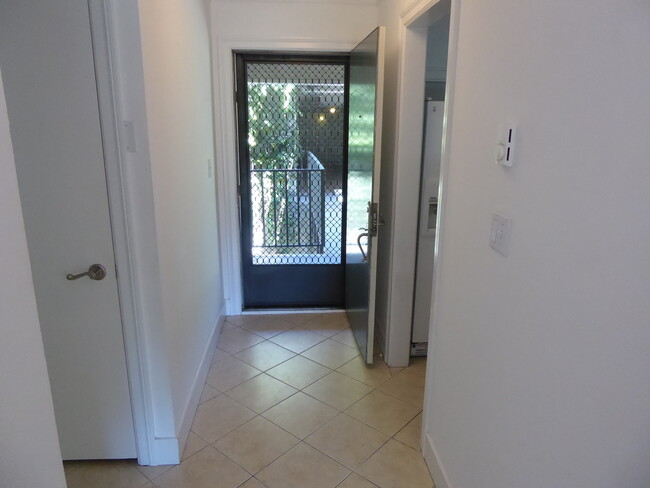 Building Photo - MIDDLE, END UNIT CONDO IN SPYGLASS WITH ST...