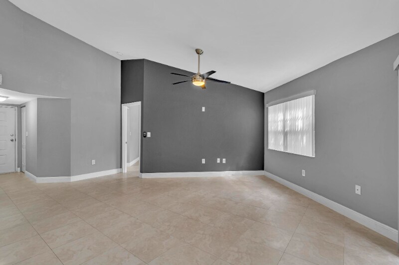 Building Photo - 2810 N Oakland Forest Dr