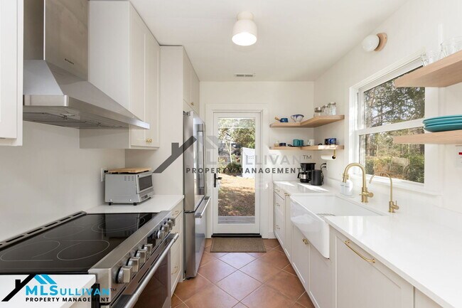 Building Photo - 1803 Hillcrest Dr