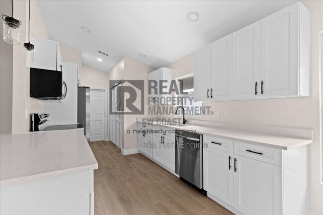 Building Photo - 3358 Sabal Springs Blvd