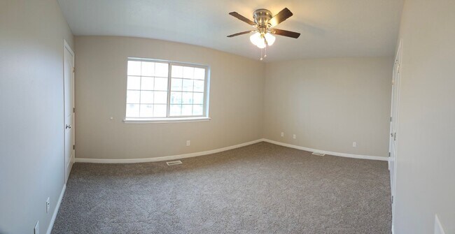 Building Photo - 2 bed, 1.5 bath townhome at Riverwoods