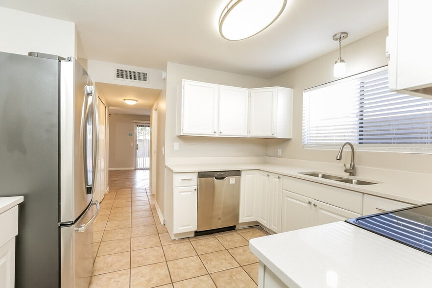 Building Photo - 4755 W Wahalla Ln