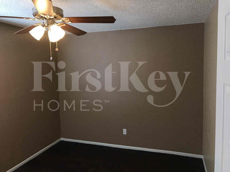 Building Photo - 6025 W Evans Dr