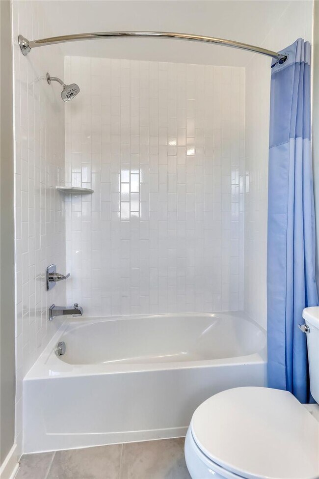 Building Photo - GREAT LOCATION!! Stunning 3BD/3.5BA luxury 4-level townhouse!