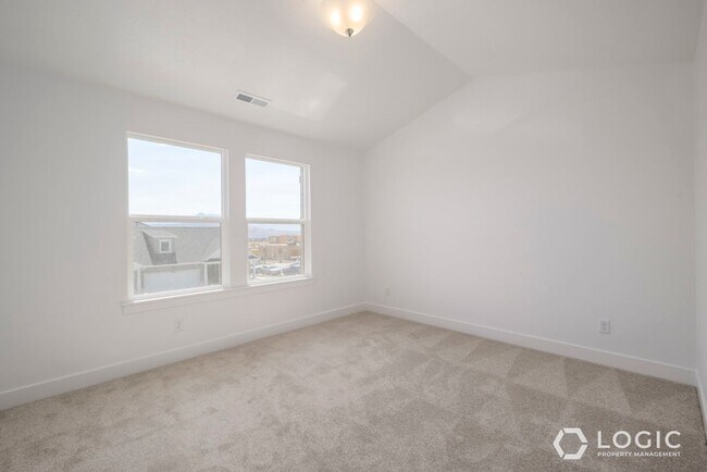 Building Photo - Brand New Beautiful Townhome in Riverton!