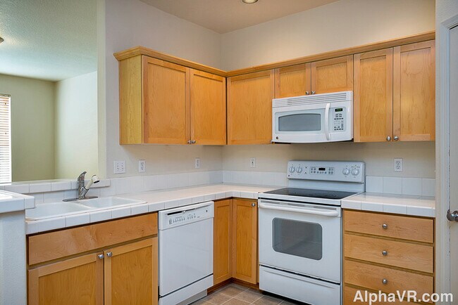 Building Photo - 17241 SW Pleasanton Ln