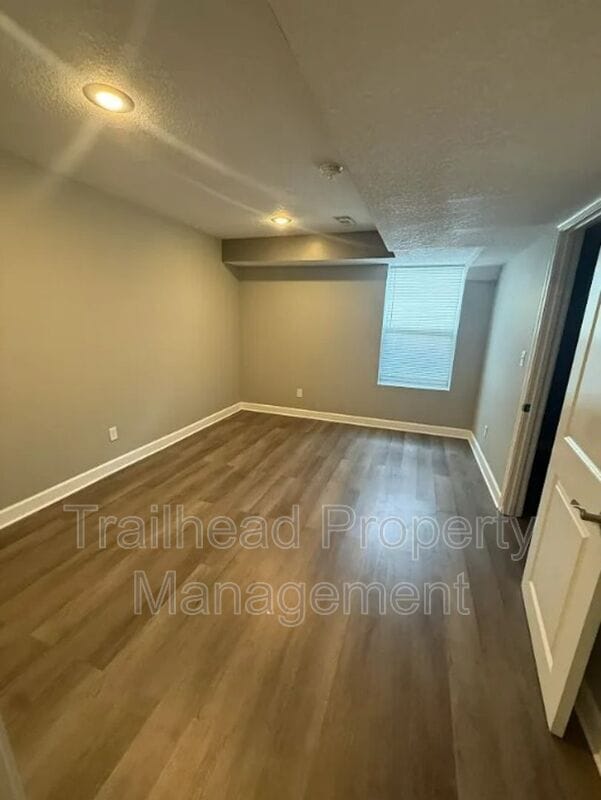 Building Photo - 605 Hillcrest St