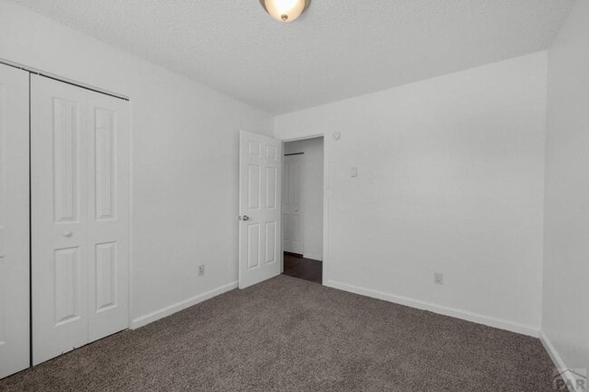 Building Photo - 981 Tamarack Cir