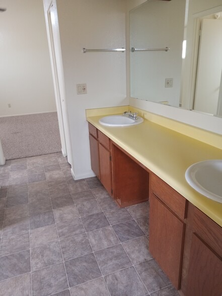 Building Photo - 9819 E La Palma Ave