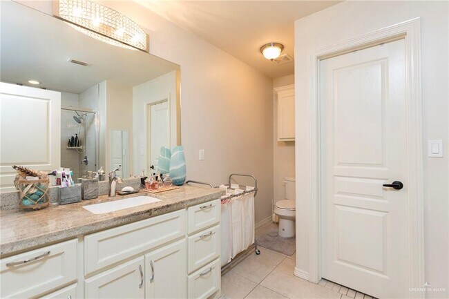 Building Photo - 12 Teal Ave