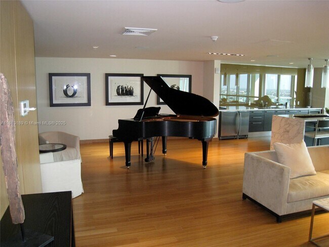 Building Photo - 900 Biscayne Blvd