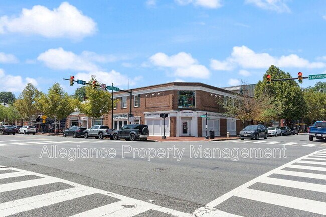 Building Photo - 718 S Washington St