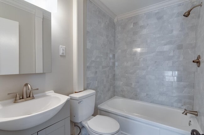 Building Photo - 950 Parkhaven Ln