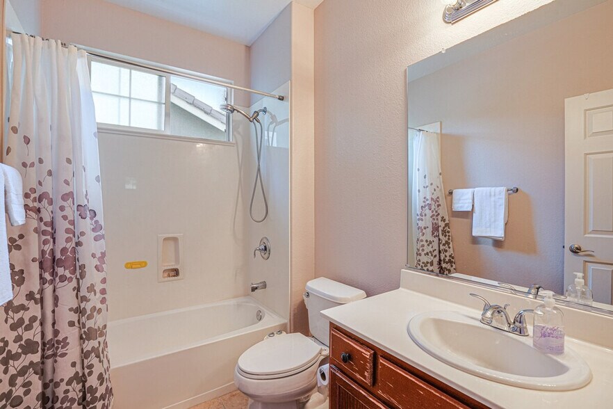 Building Photo - 140 Lawlor Ct