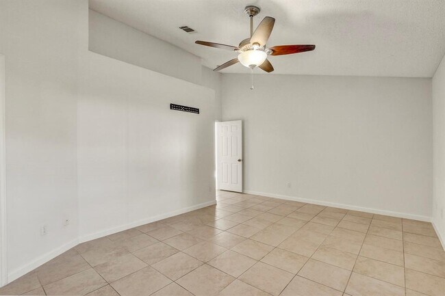 Building Photo - 17516 Klamath Falls Dr