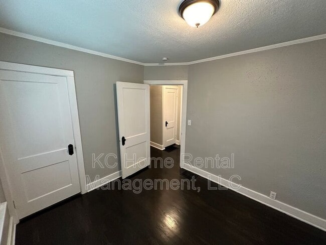 Building Photo - 3708 E 72nd St