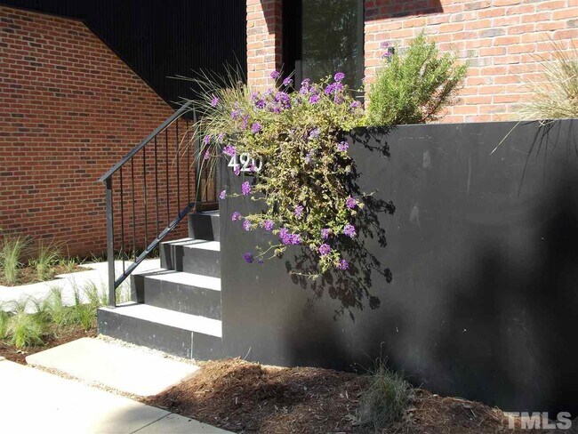 Building Photo - 420 Chavis Way