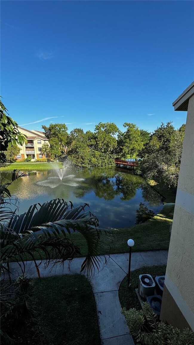 Building Photo - 9999 Summerbreeze Dr