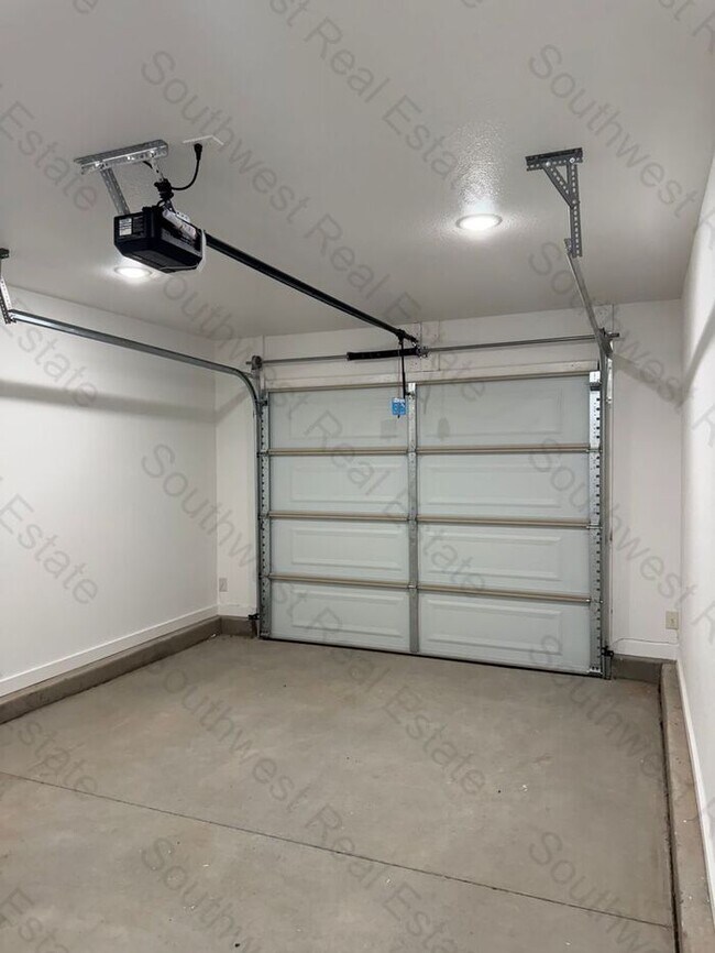 Building Photo - Brand new 2 bedroom 2 bath duplex