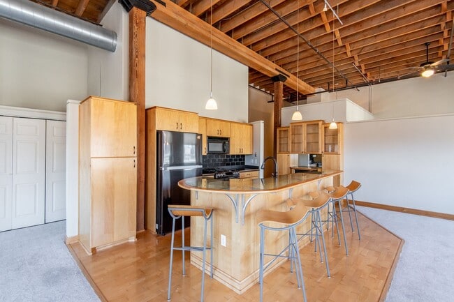 Building Photo - Modern Downtown Milwaukee Condo for Rent