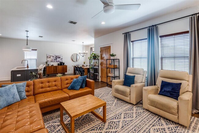 Building Photo - 418 Stagecoach Trail